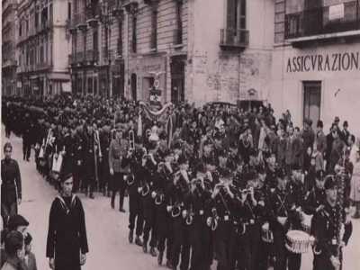 Una sfilata di Nazisti in corso Vittorio Emanuele